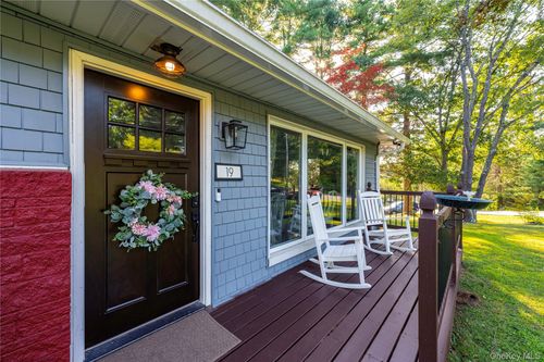 19 Gleason Blvd, Pleasant Valley, NY, 12569-7763 | Card Image