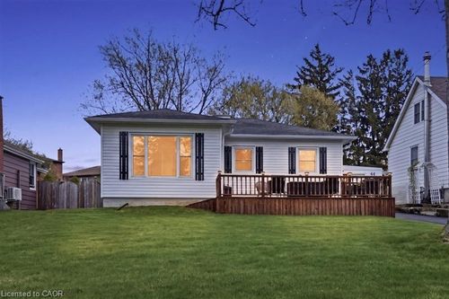 44 Lake Avenue N, Hamilton, ON, L8E1L3 | Card Image