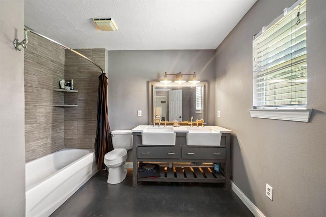 424 Hankamer Loop, House other with 3 bedrooms, 3 bathrooms and 2 parking in Hankamer TX | Image 24