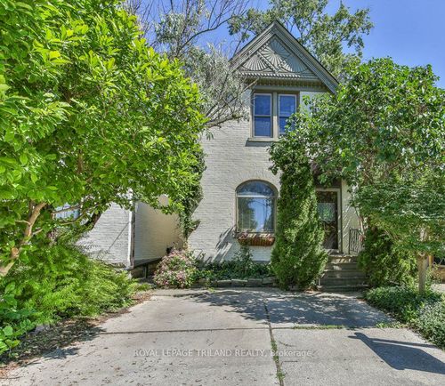 38 Byron Ave E, House with 3 bedrooms, 1 bathrooms and 2 parking in London ON | Card Image