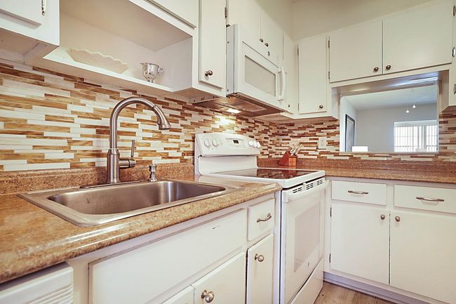 APT-343 - 1951 Ne 39 Th St, Condo with 2 bedrooms, 2 bathrooms and null parking in Lighthouse Point FL | Image 8