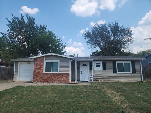 2313 Carruthers Dr, Fort Worth, TX, 76112-8047 | Card Image