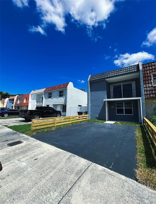 969 W 79th St, Hialeah, FL, 33014-3569 | Card Image