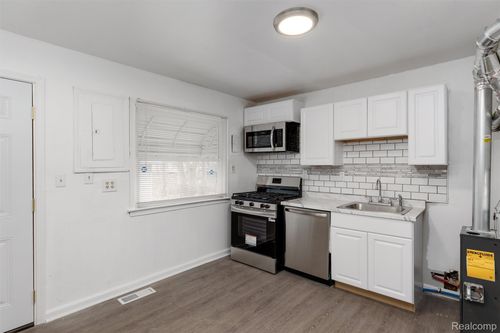 26011 Dartmouth St, Inkster, MI, 48141-3293 | Card Image