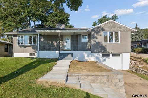 1010 Parkway Dr, Bellevue, NE, 68005-3952 | Card Image