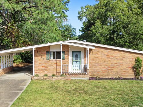 1107 Parkwood Cir, Picayune, MS, 39466-2121 | Card Image