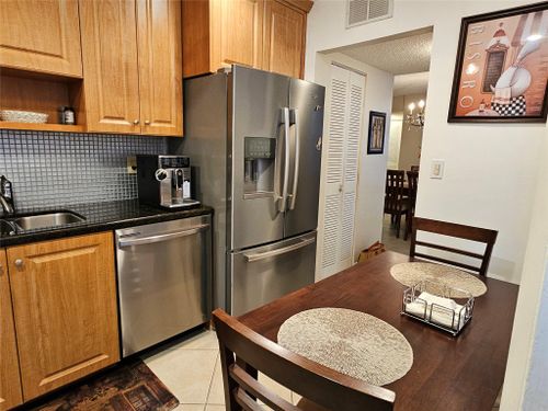apt-208-4000 Nw 44th Ave, Lauderdale Lakes, FL, 33319-4848 | Card Image