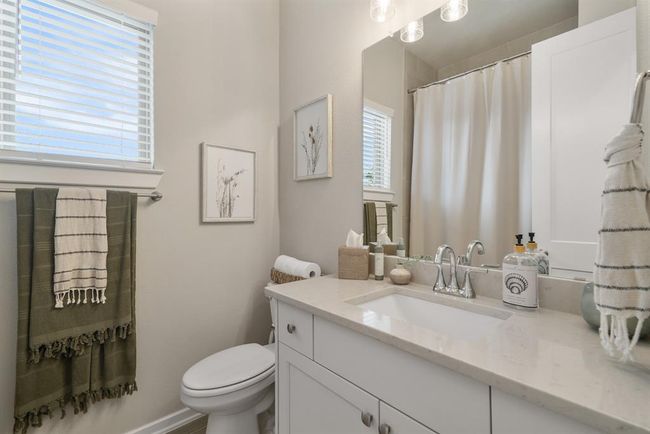 Full bathroom in between two secondary bedrooms. | Image 28