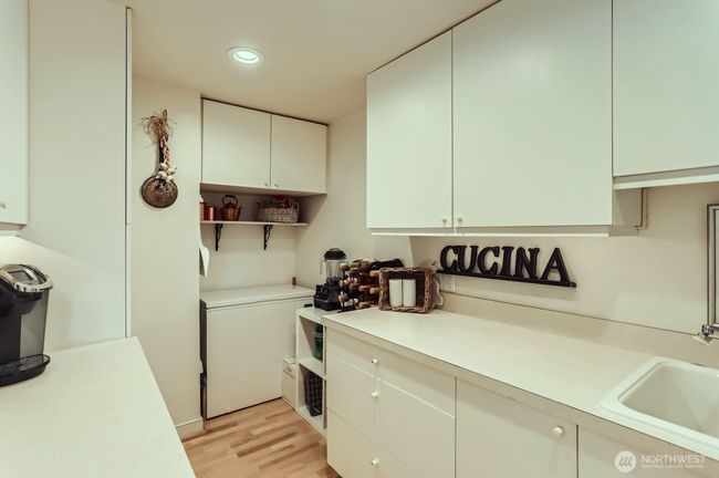 APT-201 - 9727 Ne Juanita Dr, Condo with 3 bedrooms, 3 bathrooms and 2 parking in Kirkland WA | Image 11