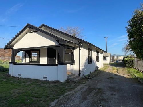 739 Pine Dr, Hollister, CA, 95023-3940 | Card Image