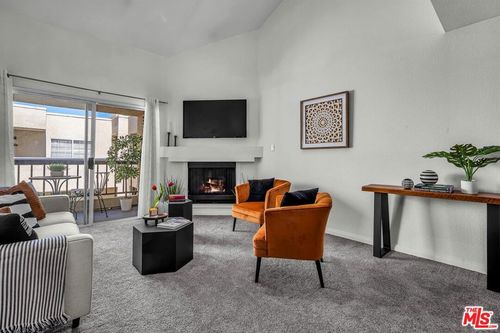 313-21520 Burbank Blvd, Woodland Hills, CA, 91367-6810 | Card Image