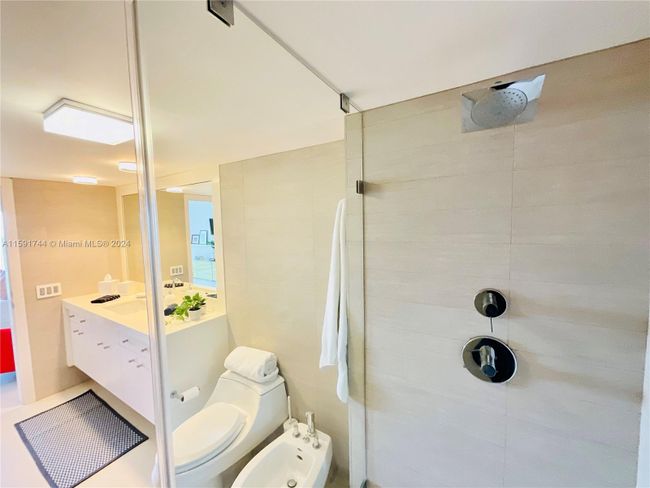 APT-11B - 881 Ocean Dr, Condo with 2 bedrooms, 2 bathrooms and null parking in Key Biscayne FL | Image 43
