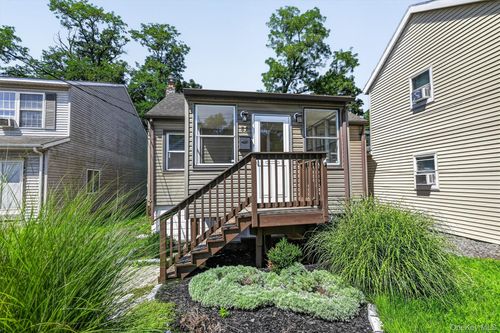 83 Center St, Highland Fls, NY, 10928-1819 | Card Image