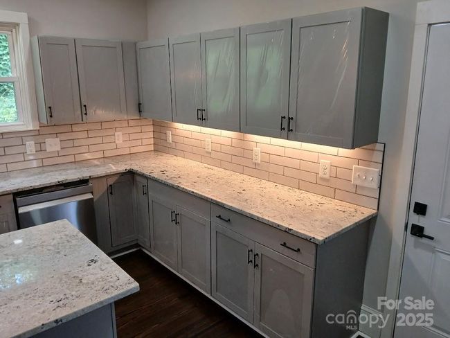 Buffet and Prep Space | Image 19