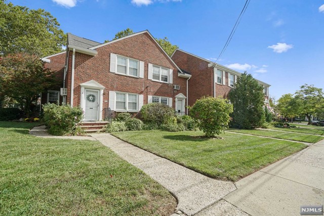 Meadowbrook Pl, Maplewood, NJ 07040