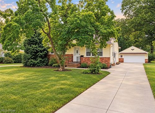 27484 Seneca Drive, Westlake, OH, 44145 | Card Image