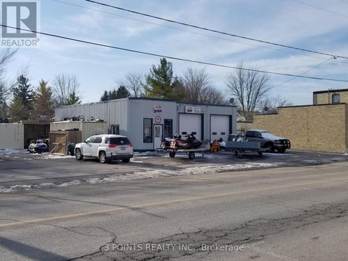 35 Main St, Zurich, ON, N0M2T0 | Card Image