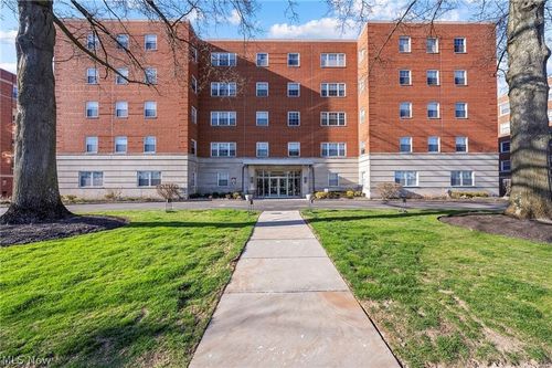 apt-201-18975 Van Aken Blvd, Shaker Heights, OH, 44122-3538 | Card Image