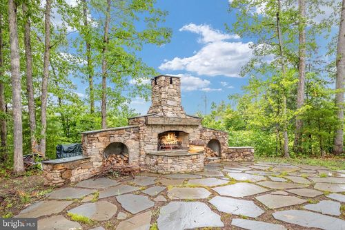 632 Noahs Landing Dr, BUMPASS, VA, 23024-4840 | Card Image