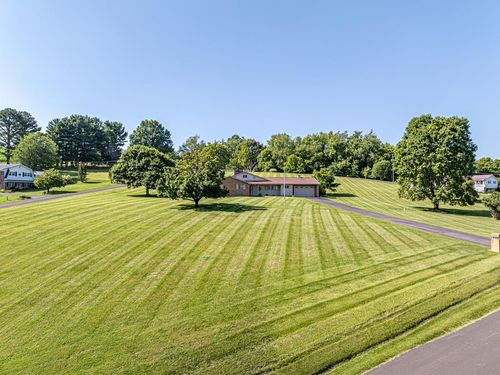 33 Fairview Dr, Lebanon, VA, 24266-3681 | Card Image