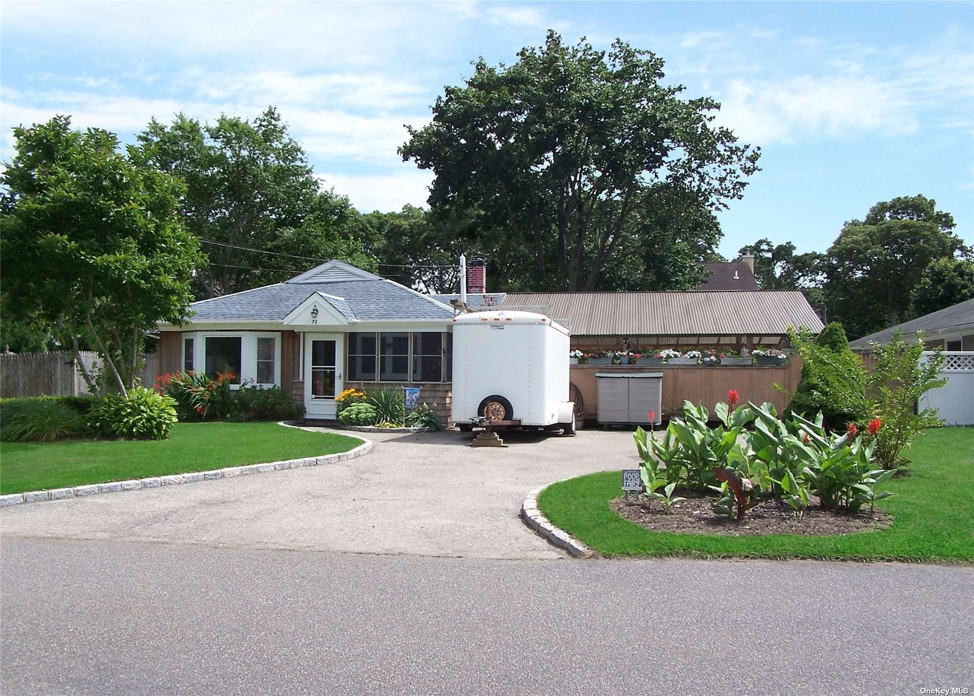 Bedford Ave, Mastic, NY 11950
