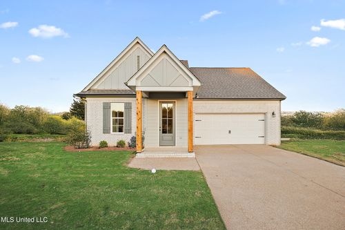 928 Coahoma Ct, Nesbit, MS, 38651-1070 | Card Image