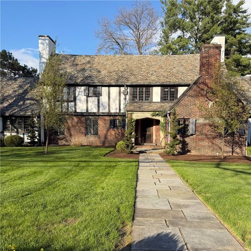 670 Hoffman St, Elmira, NY, 14905-1711 | Card Image