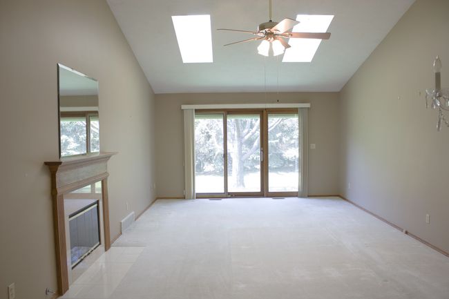 Vaulted Ceiling with Skylights | Image 4