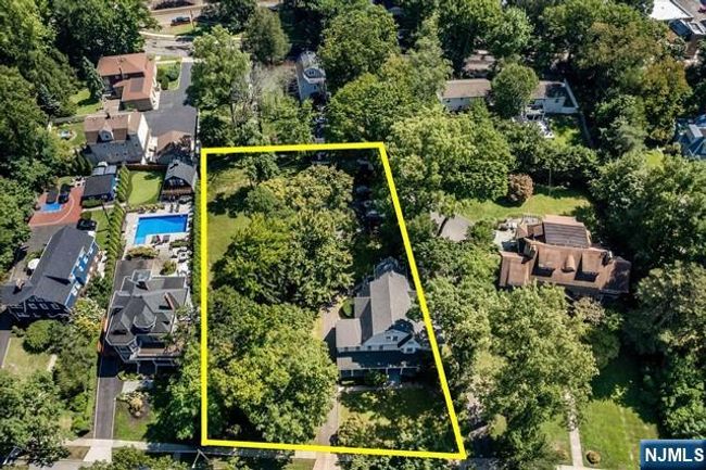 163 Park St, Home with 10 bedrooms, 1 bathrooms and null parking in Montclair NJ | Image 12