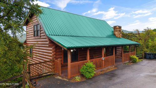 3303 Kestrel Way, Pigeon Forge, TN, 37863 | Card Image