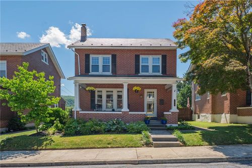 174 Elm St, Emmaus, PA, 18049-2622 | Card Image