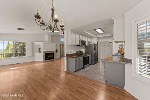 895 Sunrise Blvd, Prescott, AZ, 86301-5880 | Card Image