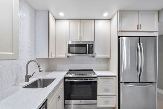 APT-605 - 1505 N Riverside Dr, Condo with 2 bedrooms, 2 bathrooms and null parking in Pompano Beach FL | Image 19