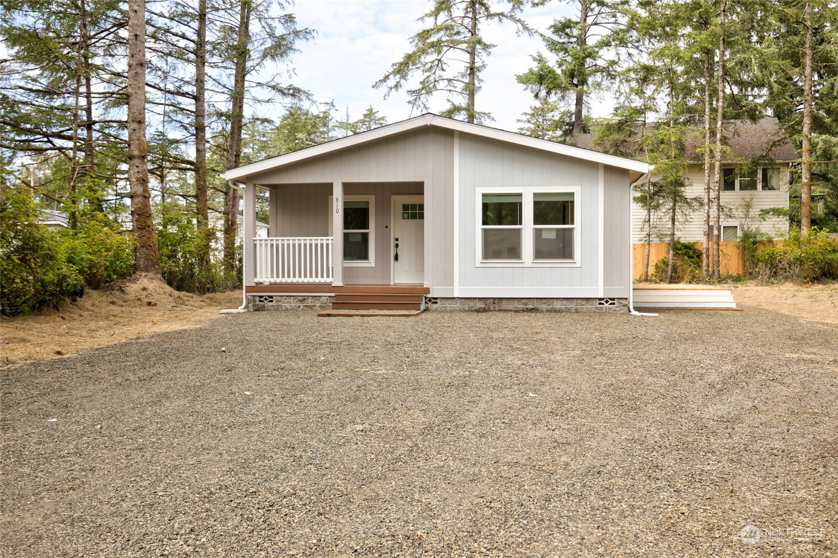Paradise Ct, Ocean Shores, WA 98569