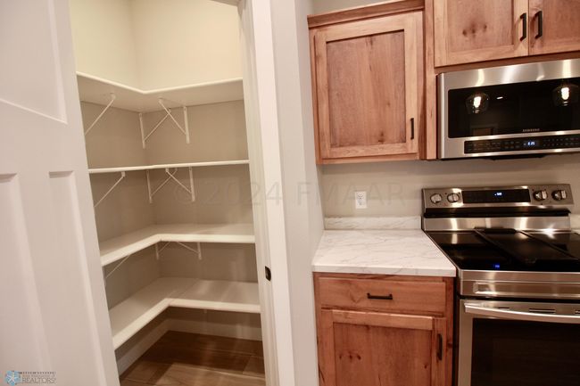 Walk in pantry | Image 33
