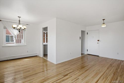 2d-900 Midland Ave, Yonkers, NY, 10704-1039 | Card Image
