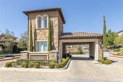 20724 W Beech Cir, Porter Ranch, CA, 91326-4946 | Card Image
