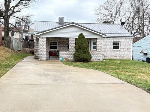 210 Carson St, Springdale, PA, 15144-1017 | Card Image