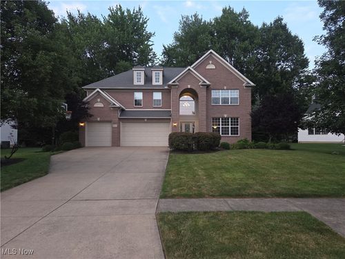 2409 Quail Holw, Avon, OH, 44011-4724 | Card Image