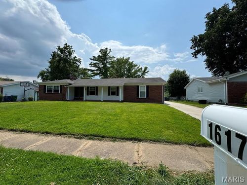 1617 Somerset Shire Dr, Florissant, MO, 63031-1562 | Card Image