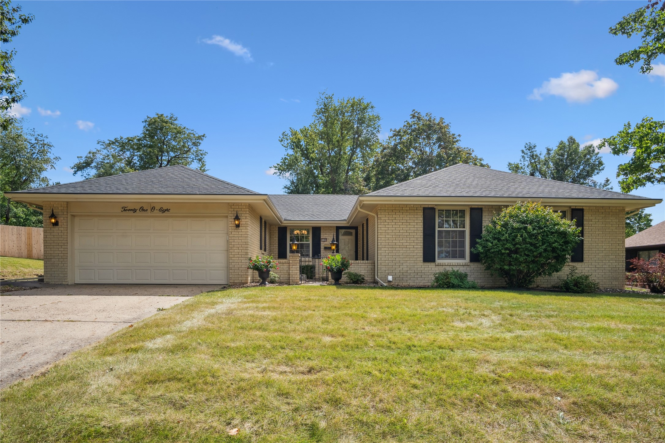Woodland Ave, West Des Moines, IA 50265