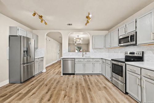 9014 Spiral Woods, Universal City, TX, 78148-4604 | Card Image