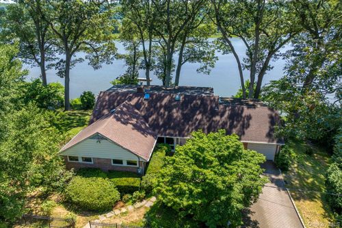 22 Mallard Cv, Centerport, NY, 11721-1629 | Card Image