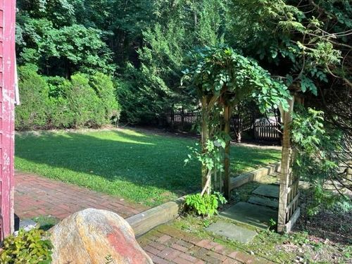 95 E Broadway, Roslyn, NY, 11576-2137 | Card Image