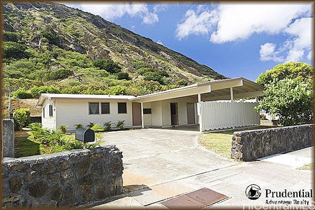 885 Ahukini Street, Home with 3 bedrooms, 1 bathrooms and null parking in Honolulu HI | Image 1