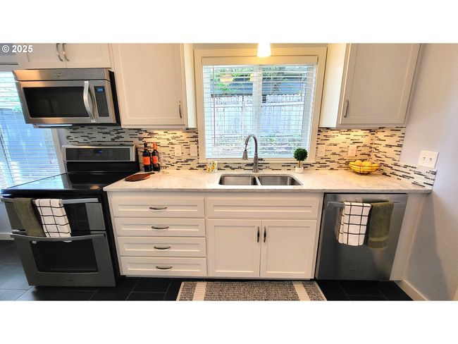 1400 W 40 Th Ave, House other with 3 bedrooms, 2 bathrooms and 1 parking in Eugene OR | Image 28