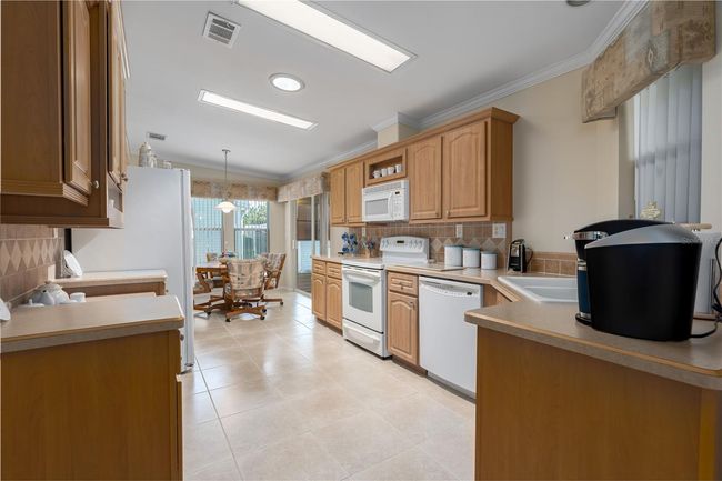 8424 Regal Way, House other with 3 bedrooms, 2 bathrooms and null parking in PALMETTO FL | Image 8