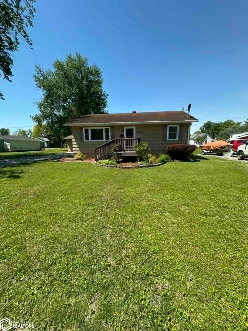 425 S Davis St, Ottumwa, IA, 52501-5043 | Card Image