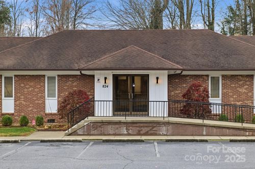 824 Lower Creek Dr Ne, Lenoir, NC, 28645-4555 | Card Image