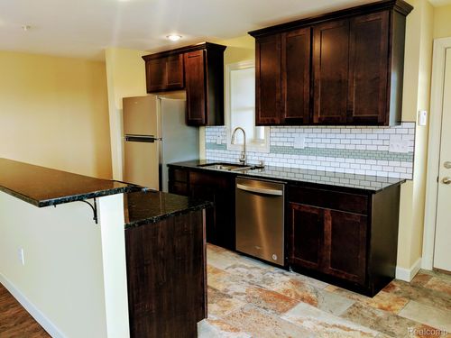 apt-2c-89 E Edsel Ford Fwy, Detroit, MI, 48202-3742 | Card Image